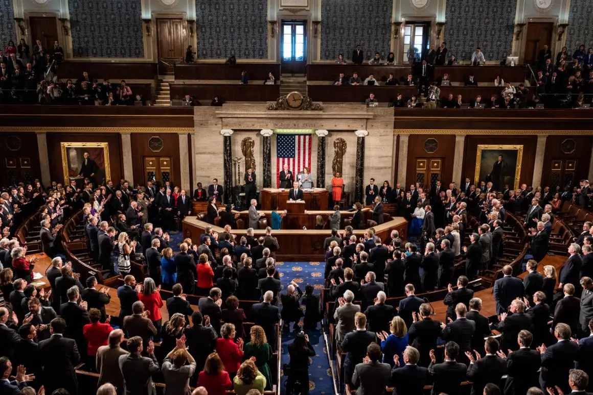 I repubblicani della Camera dei Rappresentanti accettano un accordo provvisorio sul tetto del debito