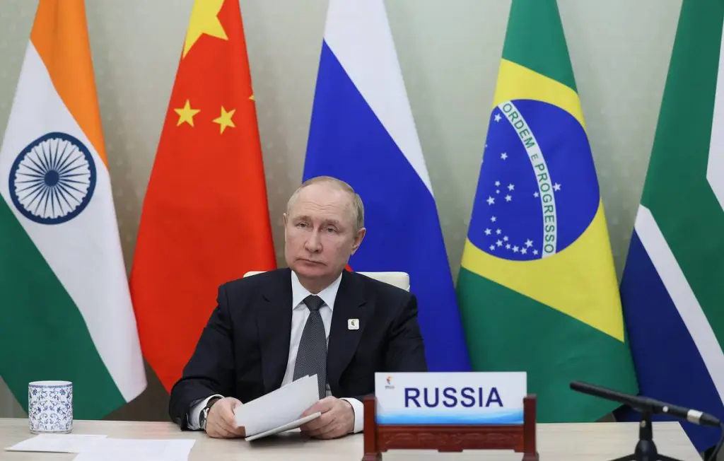 BRICS: Le esportazioni di petrolio grezzo della Russia continuano a precipitare prima del vertice
