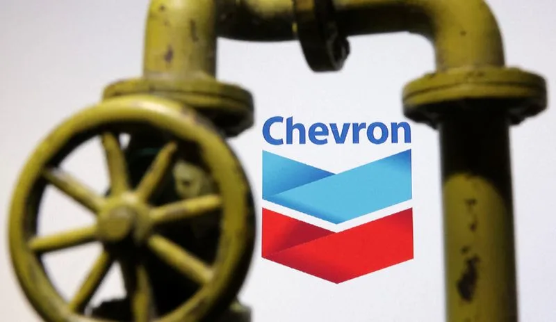 Analisi: Exxon e Chevron, ricche di liquidità, utilizzano azioni per mega operazioni in un mercato dell'energia in fibrillazione