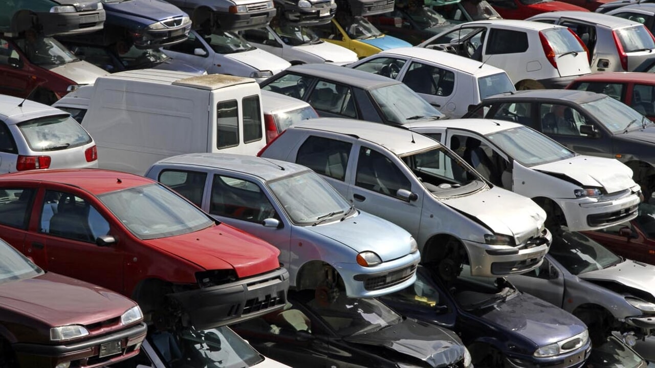 L'Unione Europea sta considerando l'adozione di misure che potrebbero richiedere il ritiro di automobili eccessivamente obsolete?